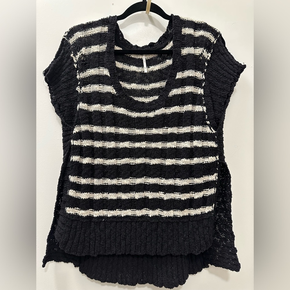 Free People Women B/W Strip White Top EUC Cap Sleeve Boho Cottagecore Coquette